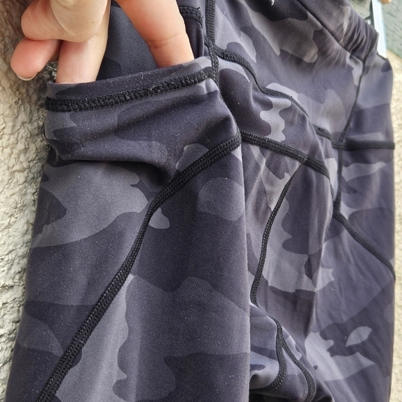 Sweaty Betty Power 7/8 leggings 24" inseam size small black gray camo - Picture 3 of 5